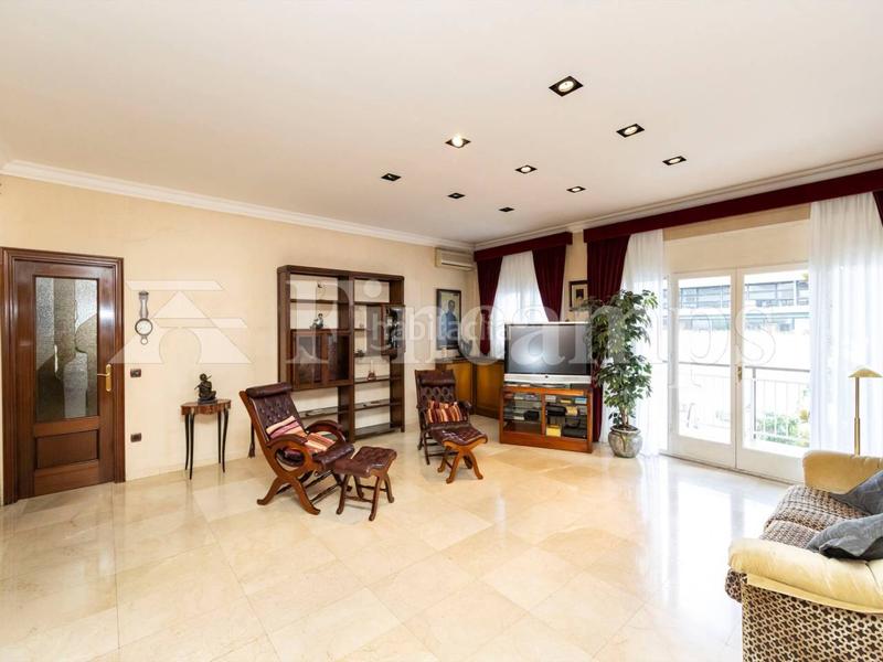 Foto 4899aa57-b789-414d-939a-27fef3f5777b. Casa propiedad señorial con facha modernista en Centre Sabadell