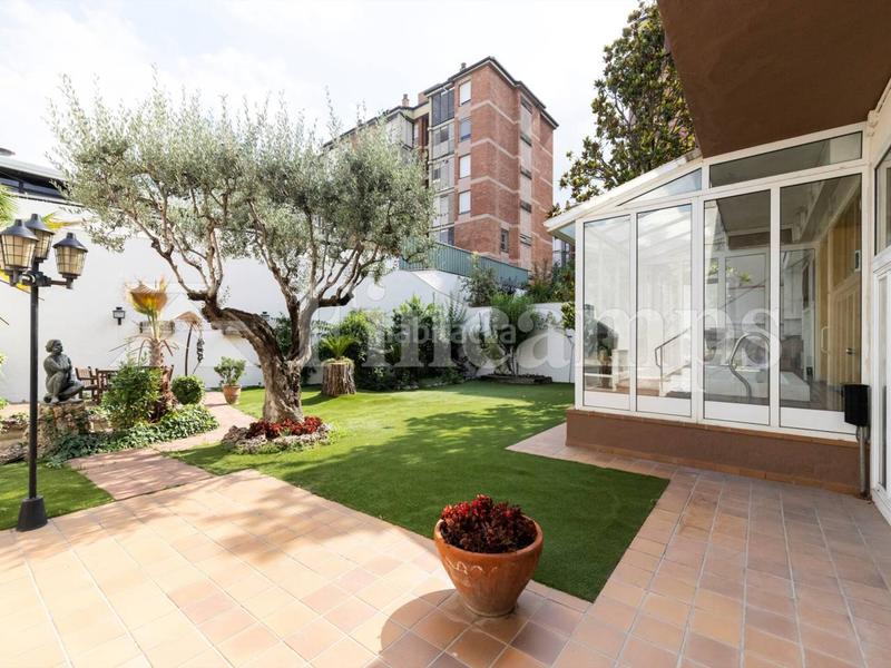 Foto 5d273c8e-f26c-4fa4-bd27-d3c47dad0462. Casa propiedad señorial con facha modernista en Centre Sabadell