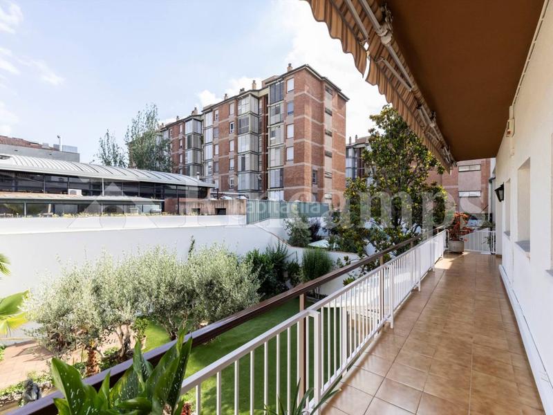 Foto 60cd230f-c31d-4db4-99fe-be35145a39f4. Casa propiedad señorial con facha modernista en Centre Sabadell