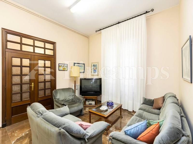 Foto 63d78b58-216d-4c33-8fef-f556e3e95100. Casa propiedad señorial con facha modernista en Centre Sabadell