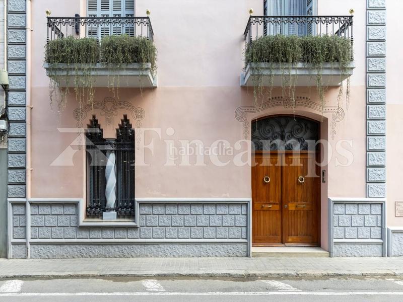 Foto 6be7926f-feb2-4a34-a738-842aa46d9b7f. Casa propiedad señorial con facha modernista en Centre Sabadell
