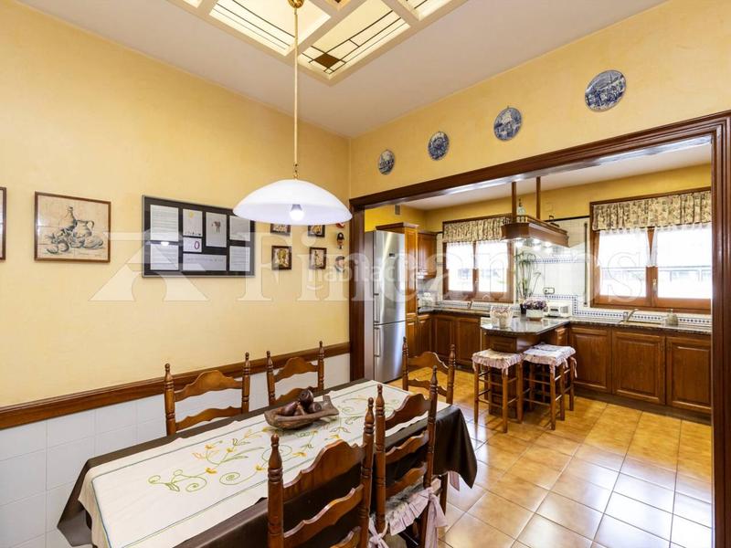 Foto 6de1b86f-258f-46a2-9440-983df2619bf7. Casa propiedad señorial con facha modernista en Centre Sabadell