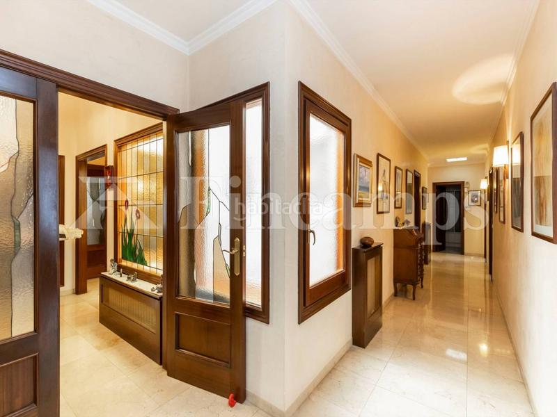 Foto 6ff9008e-60d4-4963-bab3-b2ff34aac63c. Casa propiedad señorial con facha modernista en Centre Sabadell