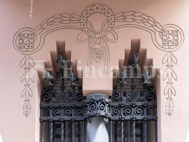 Foto 70f64aad-74db-47ff-9184-a6ffb5d86ea7. Casa propiedad señorial con facha modernista en Centre Sabadell