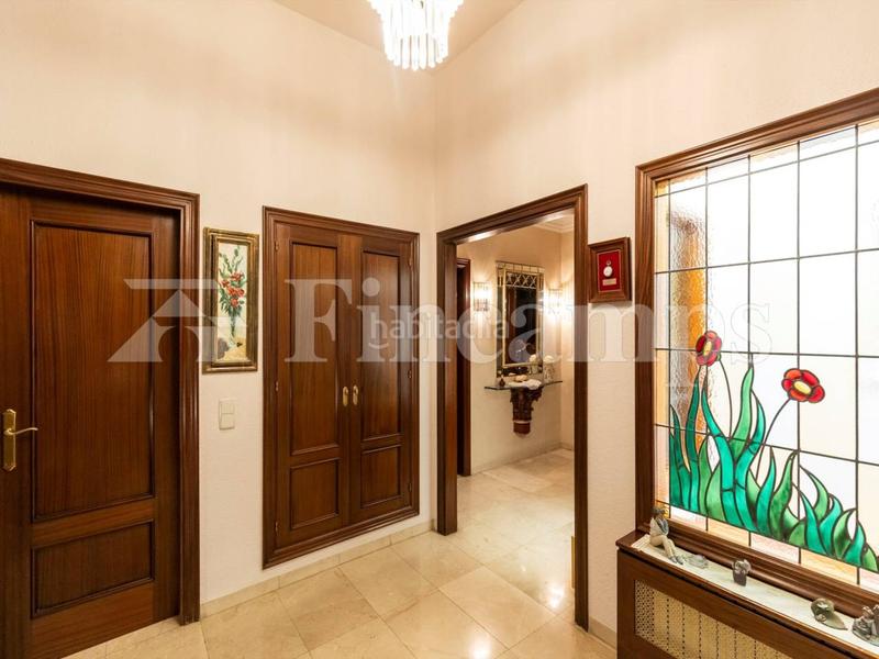 Foto 75654f68-9664-42ff-8f57-289a09d4ef04. Casa propiedad señorial con facha modernista en Centre Sabadell