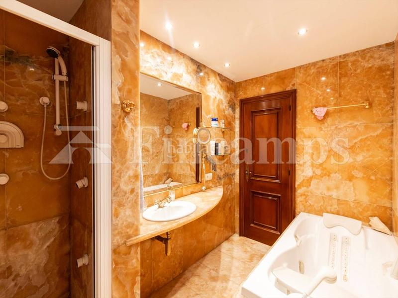 Foto 778e84e9-1e9f-442f-856a-00e39386c17e. Casa propiedad señorial con facha modernista en Centre Sabadell