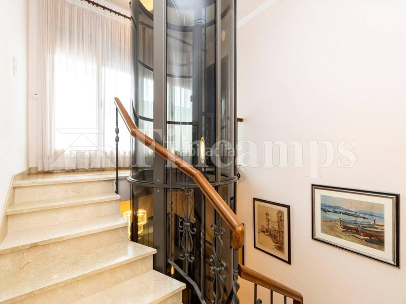 Foto 7c269f3e-b382-4177-bb19-41693fe2d07c. Casa propiedad señorial con facha modernista en Centre Sabadell