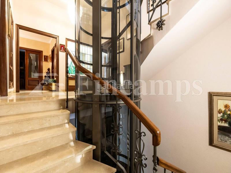 Foto 82d533f8-8277-407f-8098-333970987bd2. Casa propiedad señorial con facha modernista en Centre Sabadell