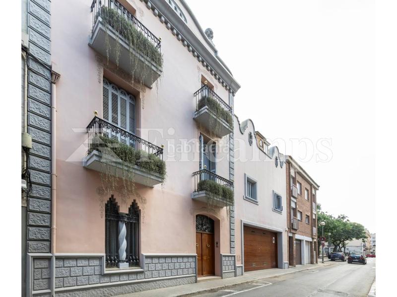 Foto 838afe9a-bae9-4706-9349-80814c6e66cf. Casa propiedad señorial con facha modernista en Centre Sabadell
