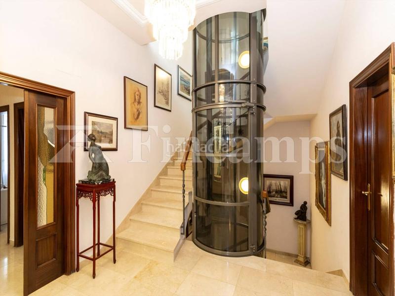 Foto 90d5338f-63a1-4367-82e0-adebf6b5bffd. Casa propiedad señorial con facha modernista en Centre Sabadell