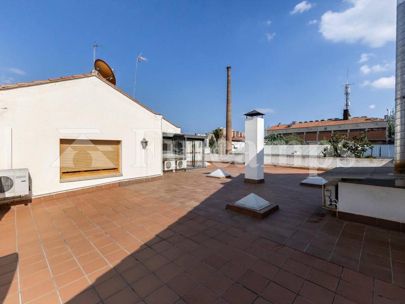 Foto 92e95b61-e337-4b2b-a393-4ef748752e9c. Casa propiedad señorial con facha modernista en Centre Sabadell