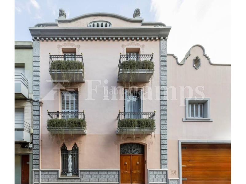 Foto 97a23624-ec03-4768-bd26-158349c5cf11. Casa propiedad señorial con facha modernista en Centre Sabadell