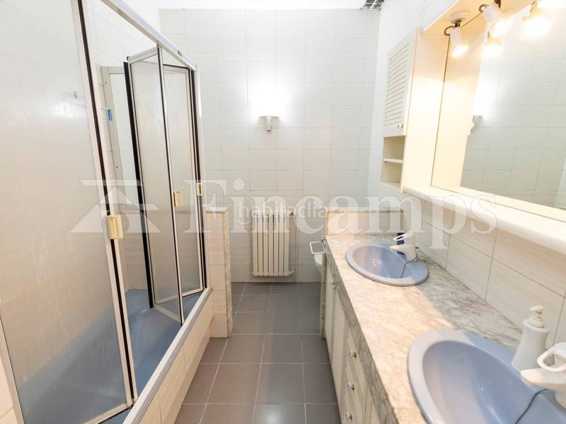 Foto a3b8a5d5-c41f-4754-b96d-80722bcc2b5a. Casa propiedad señorial con facha modernista en Centre Sabadell