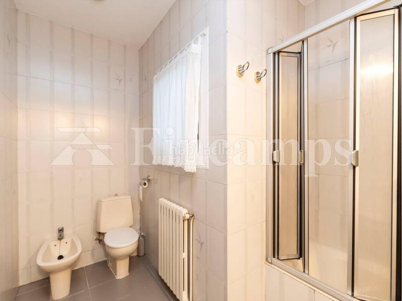 Foto a857a58d-1d7f-4b72-b30f-a269445780fe. Casa propiedad señorial con facha modernista en Centre Sabadell