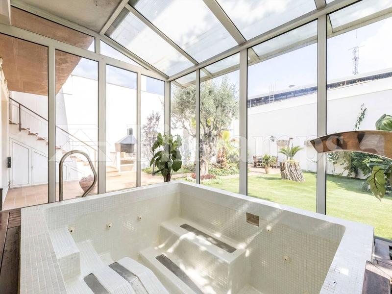 Foto b9edffab-c5c5-4c11-91c8-e74ecc6135d8. Casa propiedad señorial con facha modernista en Centre Sabadell