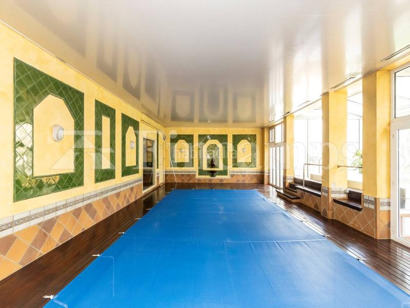 Foto bde042f0-df3b-4768-a620-9bf1c03e3a66. Casa propiedad señorial con facha modernista en Centre Sabadell