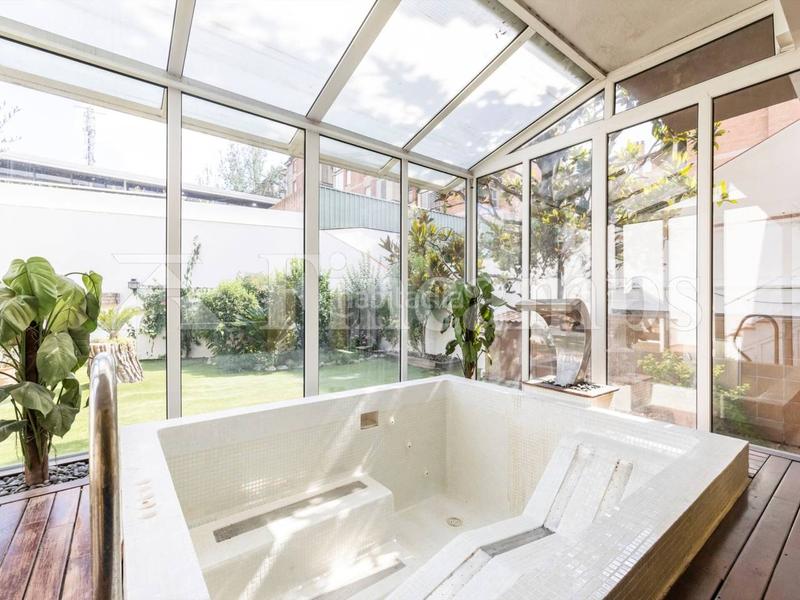 Foto d3cffb9c-002c-48b1-a9f9-cb5246628eba. Casa propiedad señorial con facha modernista en Centre Sabadell