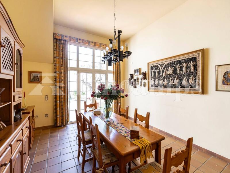 Foto e2f81df3-3769-4fe4-9f58-758382e4f626. Casa propiedad señorial con facha modernista en Centre Sabadell