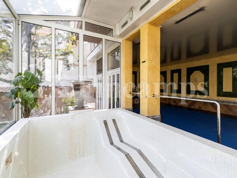 Foto e71657da-bf7e-4581-8369-31e086e2aaaa. Casa propiedad señorial con facha modernista en Centre Sabadell