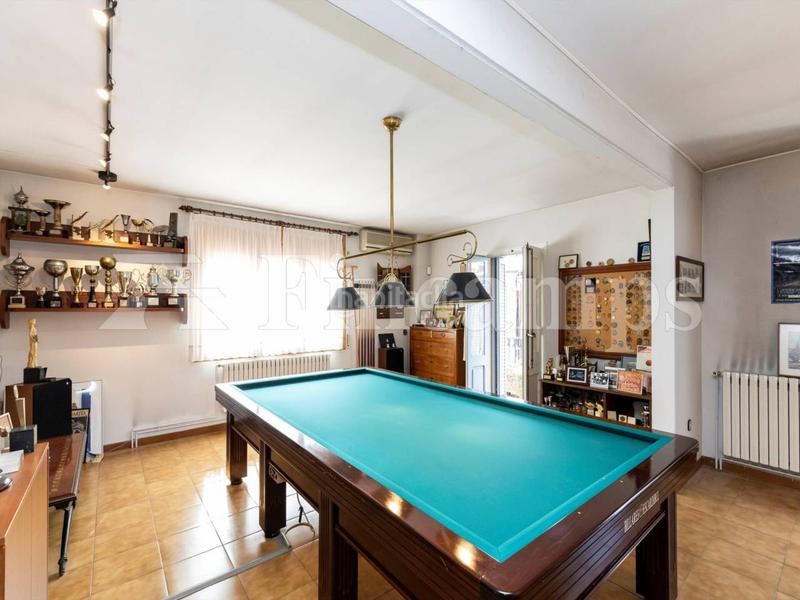 Foto ebc57176-2a32-4233-a2a8-d1f675f2fd5f. Casa propiedad señorial con facha modernista en Centre Sabadell