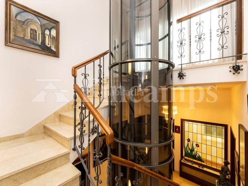 Foto f5c926db-1051-4e9c-bdca-d95ac938ad3f. Casa propiedad señorial con facha modernista en Centre Sabadell