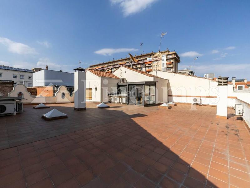 Foto f5ecf84a-b2fc-4e72-9a9c-c1e8dc7401e4. Casa propiedad señorial con facha modernista en Centre Sabadell