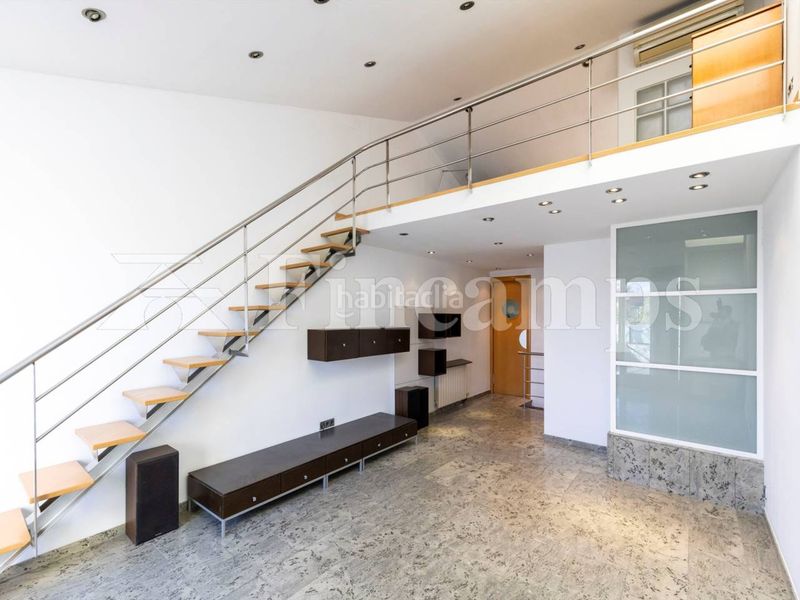 Foto b9ef3c93-7f8e-4e10-bf71-c835b8b010f7. Casa amb calefacció aparcament a Centre Sabadell