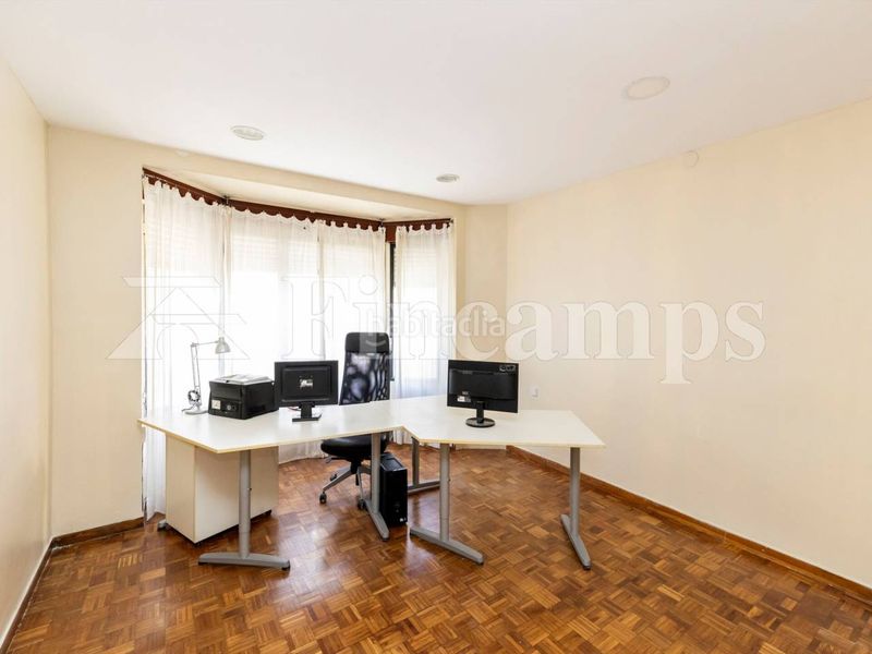 Foto ec56bddc-ad76-4322-be79-b7ccfa2d1f3a. Casa amb calefacció aparcament a Centre Sabadell