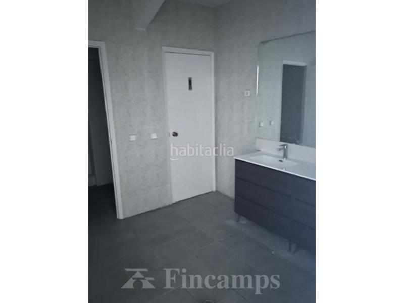 Foto b2714d50-b9a3-4487-b32f-fe9f491fc69f. Rent industrial building in Parc Central Barberà del Vallès