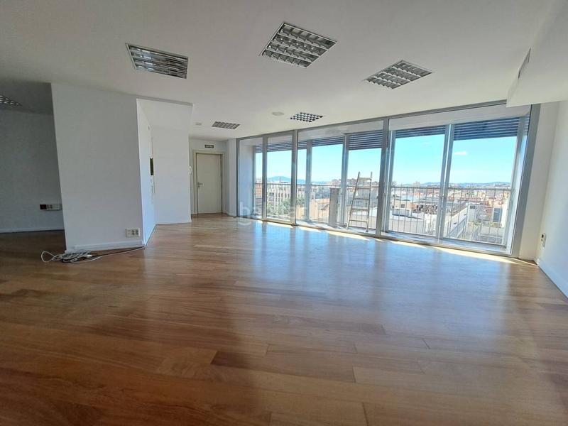 Foto ee108b8a-4c26-453e-9dbf-94f6e7ad67d9. Rent office space in Centre Sabadell