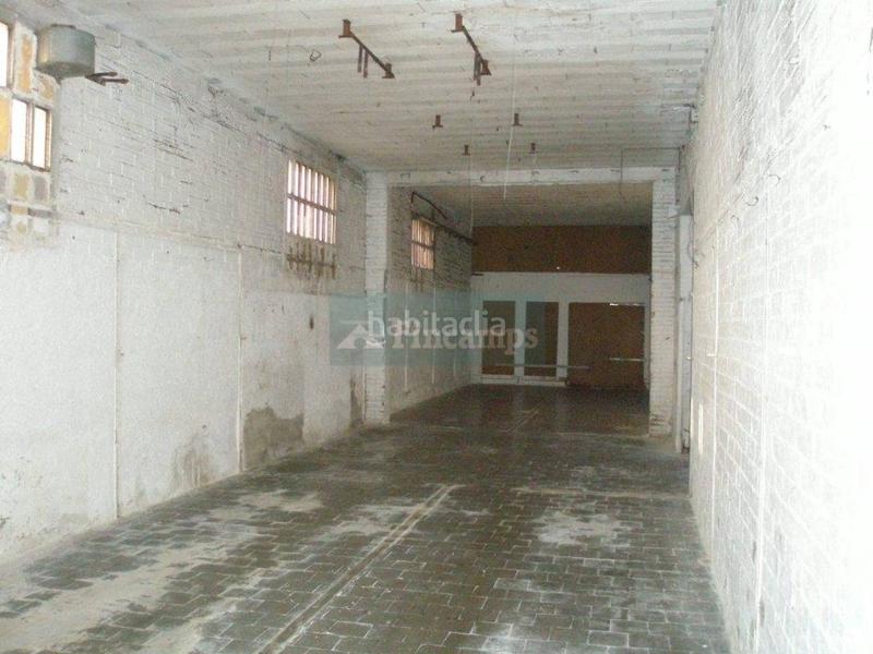 Foto e0d8cbae-87b9-4377-9027-bcbf36fe551b. Lloguer local comercial a Creu Alta Sabadell