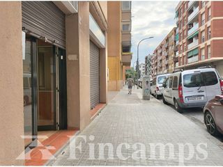 Miete Geschäftsraum in Calle samuntada 56-58. Alquiler de local comercial en sabadell
