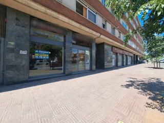 Location Local commercial  Brujas. Local en calle brujas