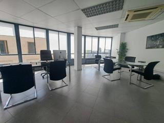 Location Bureau à Les valls 10. Oficina recién remodelada en alquiler