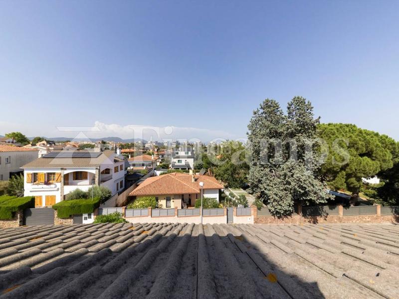 Foto 3d73b1ff-05c9-4d83-ae61-2203f7e82a4e. Casa amb aparcament piscina a Castellarnau Sabadell