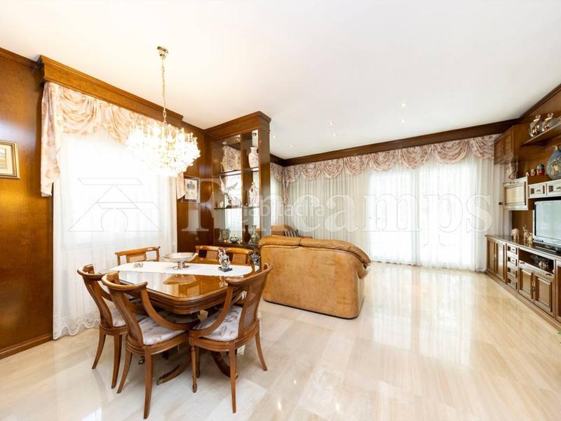 Foto 460c9a5a-d626-4b7a-aa86-723be0d5a6d1. Casa amb aparcament piscina a Castellarnau Sabadell