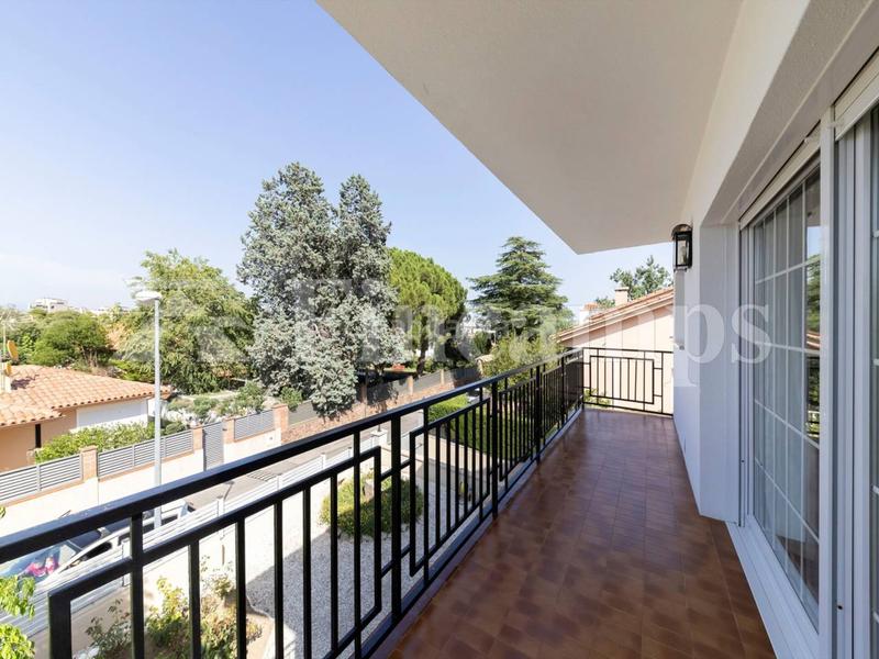 Foto 46bd2373-9b1a-41d3-af58-7773e8e3a5be. Casa amb aparcament piscina a Castellarnau Sabadell