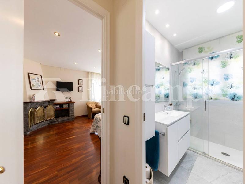 Foto 4d59b11a-77df-4221-994e-e2cf2ea8ebc0. Casa amb aparcament piscina a Castellarnau Sabadell