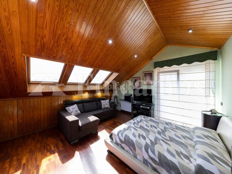 Foto 71b36896-23c2-4870-8ab4-bfdac0e79886. Casa amb aparcament piscina a Castellarnau Sabadell