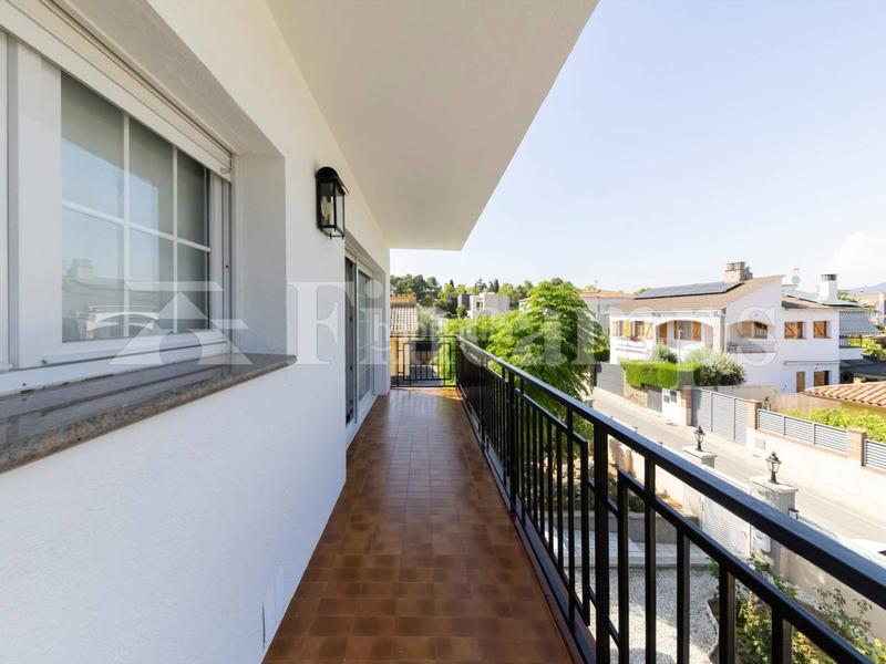 Foto 75ad5050-080b-4f53-b1b8-aa3b484a6699. Casa amb aparcament piscina a Castellarnau Sabadell