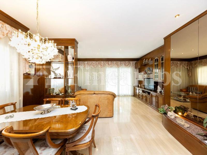 Foto ecf04398-096f-46e2-bacf-c54fcc94d845. Casa amb aparcament piscina a Castellarnau Sabadell