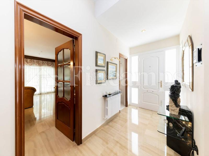 Foto f48be32f-25a0-47a5-97ca-50525ea968d2. Casa amb aparcament piscina a Castellarnau Sabadell