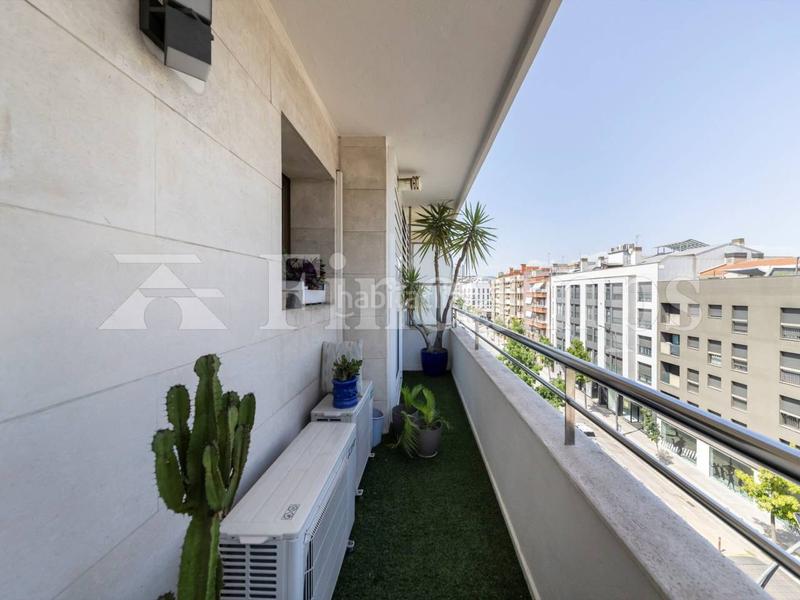 Foto 7b06433a-4062-4142-bbf7-b60d1dd7d887. Attico con riscaldamento parcheggio in Centre Sabadell