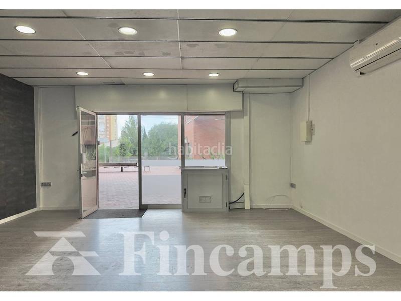 Foto 0527a057-63ad-4b90-a2ad-df836a420035. Alquiler local comercial en vallirana 22 pequeño local totalmente reformado en Sabadell