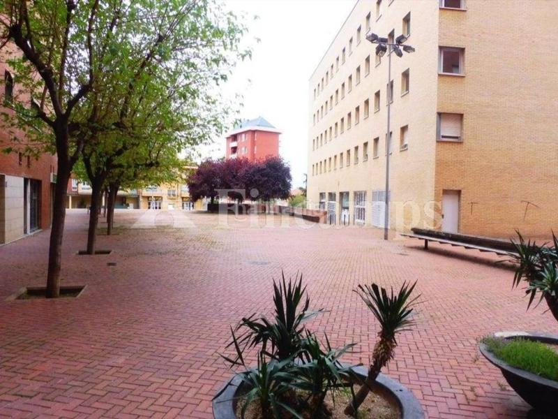 Foto 59f97bd7-a785-47b6-bacc-03a073529462. Alquiler local comercial en vallirana 22 pequeño local totalmente reformado en Sabadell
