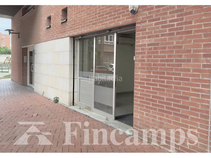 Foto c8b45ef2-bc37-4161-82d0-f80939e32540. Alquiler local comercial en vallirana 22 pequeño local totalmente reformado en Sabadell