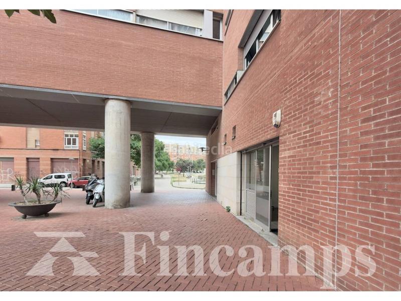 Foto f214eba5-98a3-487e-81f1-0349eed89c13. Alquiler local comercial en vallirana 22 pequeño local totalmente reformado en Sabadell