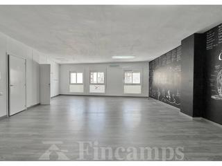 Lloguer Local Comercial a Sant jaume 3. Local  de 3 plantas  en alquiler en centre08201