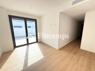 Appartement à Pare sallarés 163. Planta baja en pleno centro de sabadell  luz natural, terraza y
