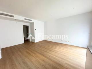 Pis a Passatge vallés 28. Planta baja, con luz natural y terraza en pleno centro de sabade